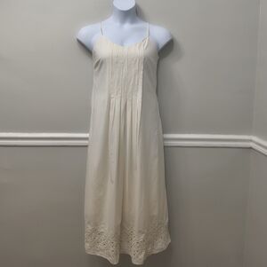 Old Navy Sleevless Pleated Pintuck Eyelet Embroidery Dress Creme M-Tall Casual